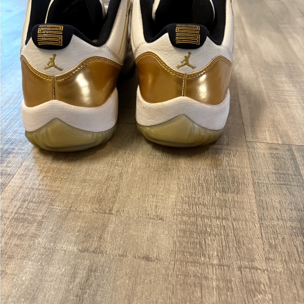 Jordan 11’s Retro Men’s Size 8.5 Gold & White - Picture 5 of 10